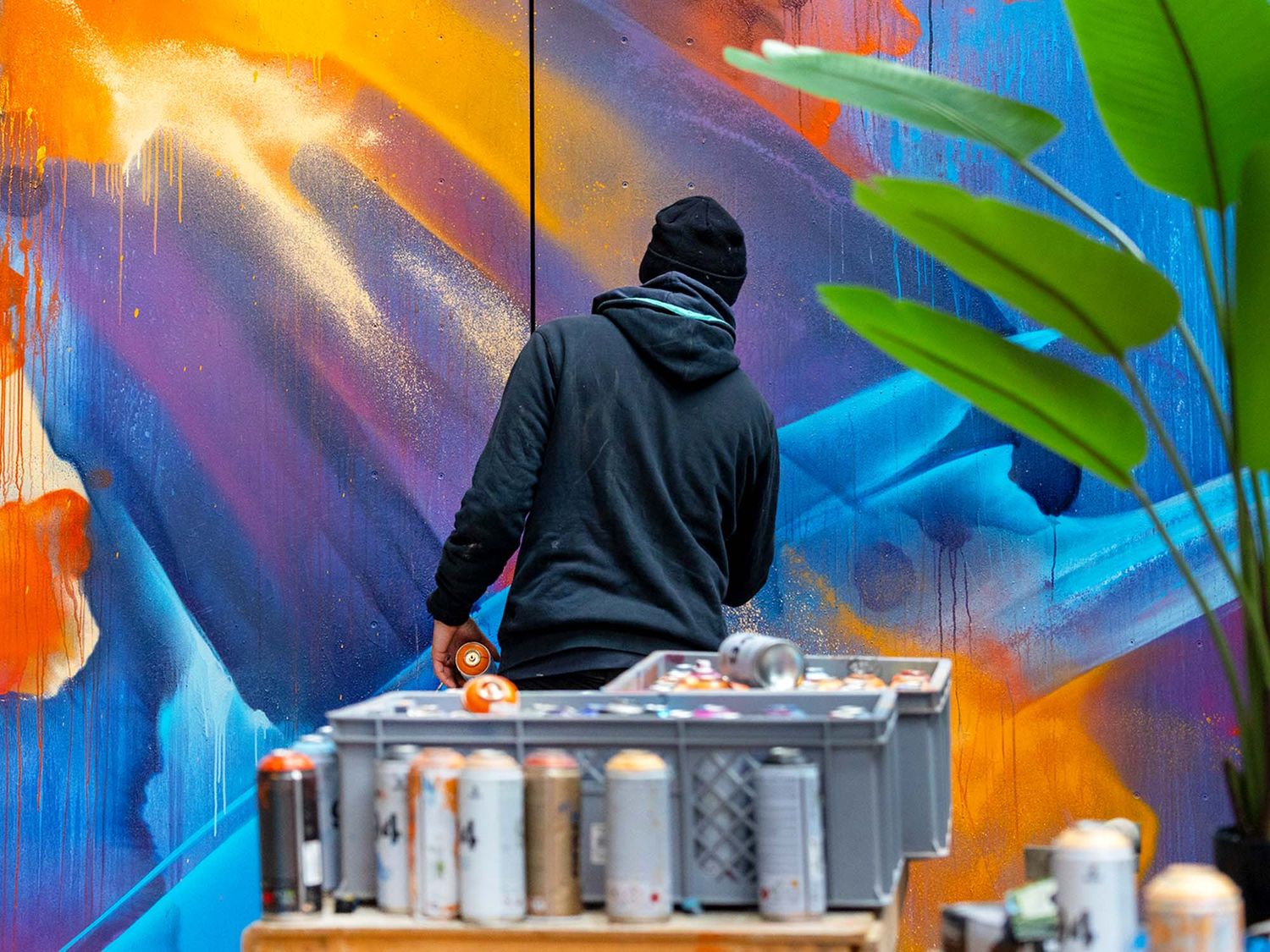 Chaque projet de fresque murale est une création unique par un artiste confirmé et qui répond à un cahier des charges bien précis pour une parfaite intégration dans son environnement. (©Daniel Mac Lloyd).