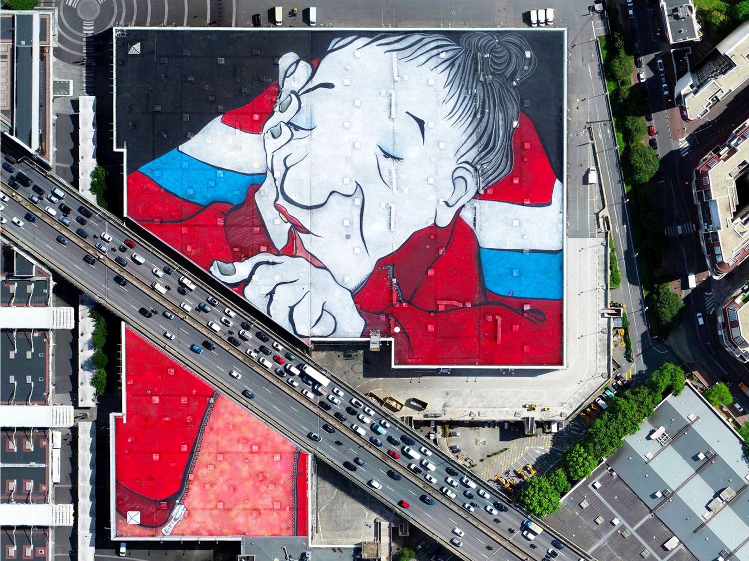 Intitulée “Quel temps fera-t-il demain”, la fresque réalisée par Ella et Pitr en 2019 au Parc des expositions à Paris est la plus grande d’Europe grâce à ses 2,5 hectares (©Ludovic Delage).