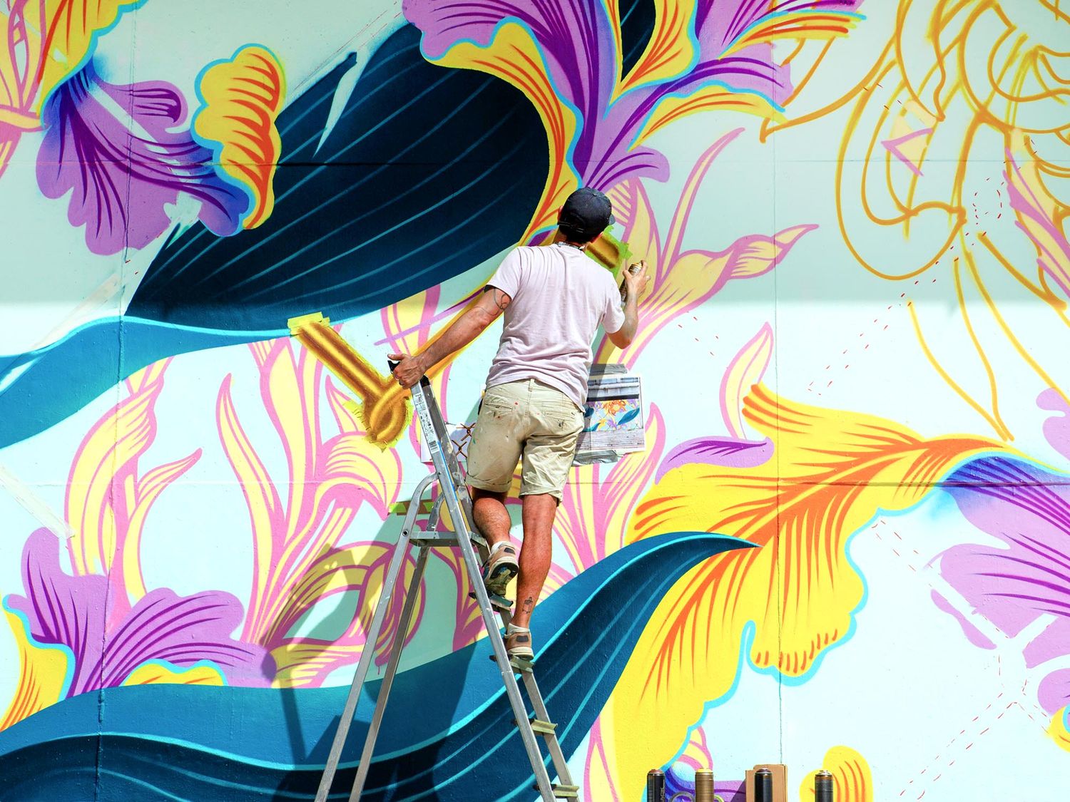 En combinant ses compétences en graphisme avec ses années de pratique du Graffiti, Nerone a su créer un style qui se veut unique, comme ici lors de sa contribution pour le M.U.R de Bourges.