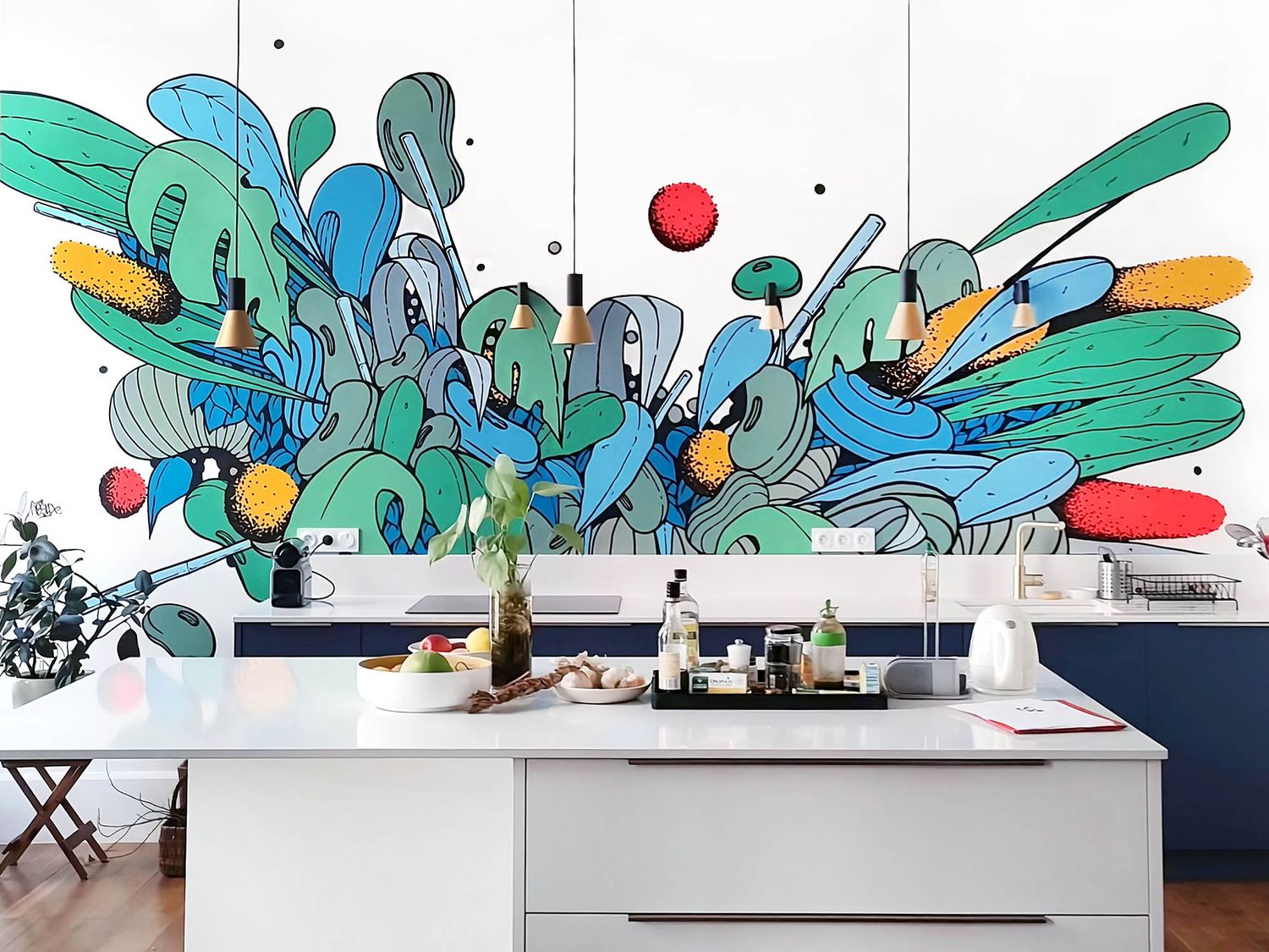 Qu’elle soit en extérieur ou en intérieur, une fresque murale d’un artiste urbain est une création originale grand format qui s’adapte à son environnement, comme pour cette cuisine (©Nesta).