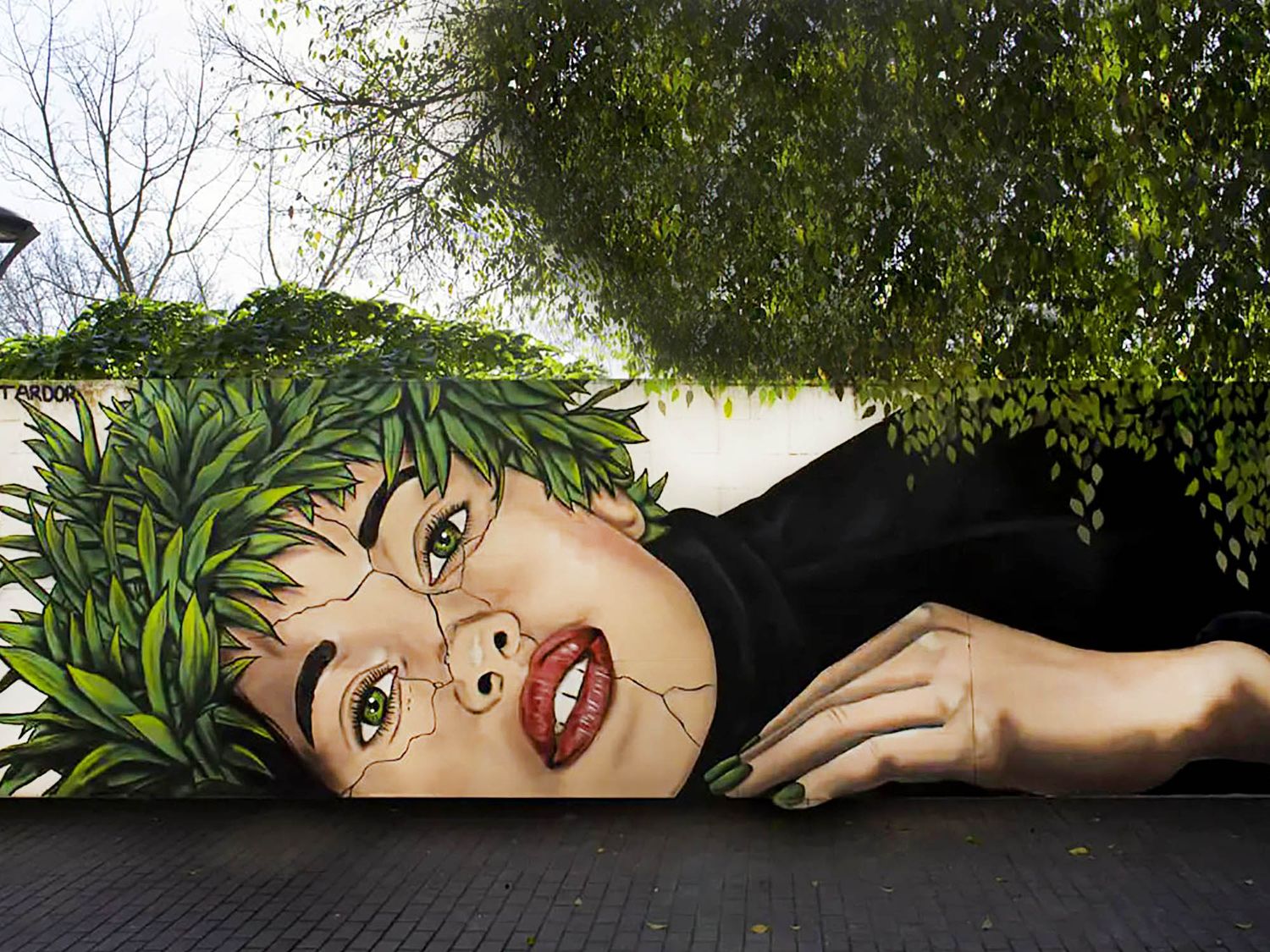 Entitled “Fortaleza”, the mural from the street artist Tardor was made for the Urbajove event at the exterior of the Torrecremada park as an ode to children and teenagers (©Tardor)