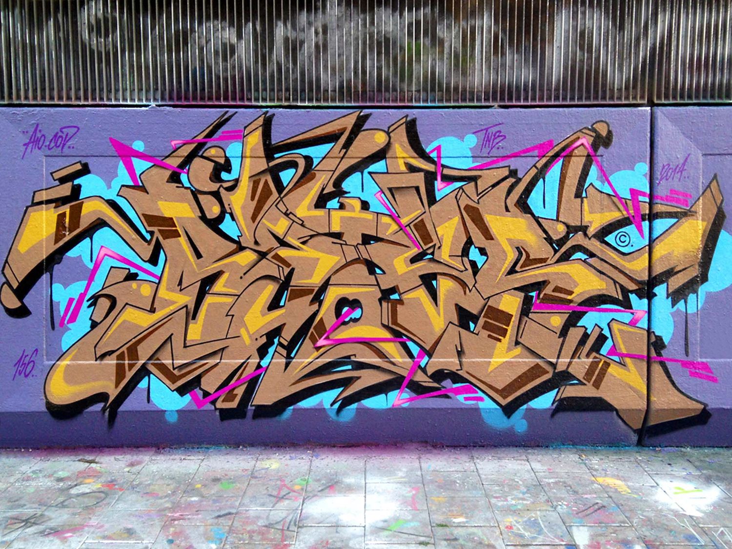 Résolument sauvage et demandant une technique poussée, le wildstyle est certainement le style le plus impactant et le plus représentatif de cet art de rue qui déforme les lettres (©Bates by Ironlak).