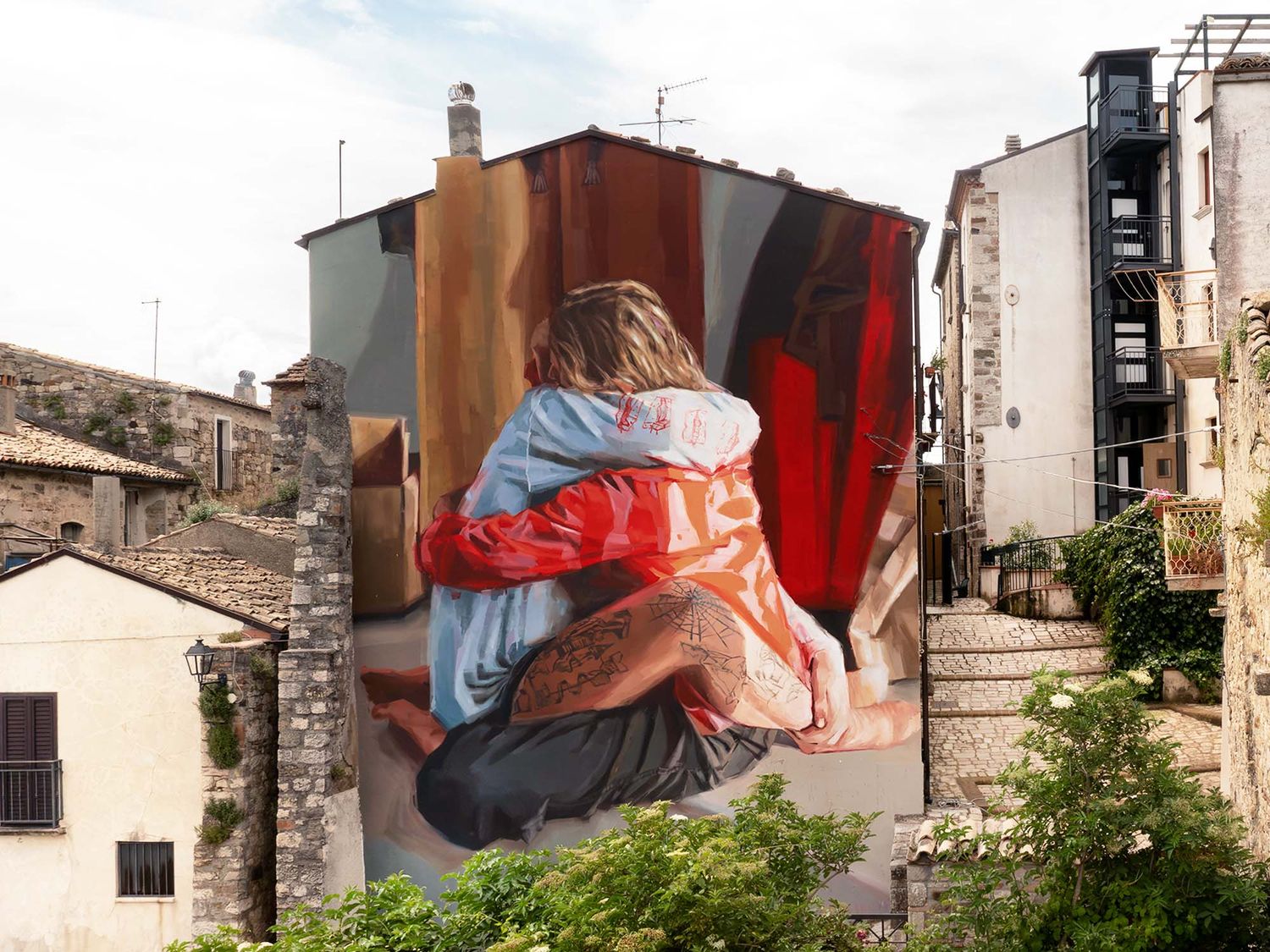 Grâce à l'artiste Alice Pasquini qui a créé le CVTà Street Fest, la ville de Civitacampomarano a depuis connu un renouveau avec des touristes venus du monde entier (©I. Cox / @ Helen Bur).