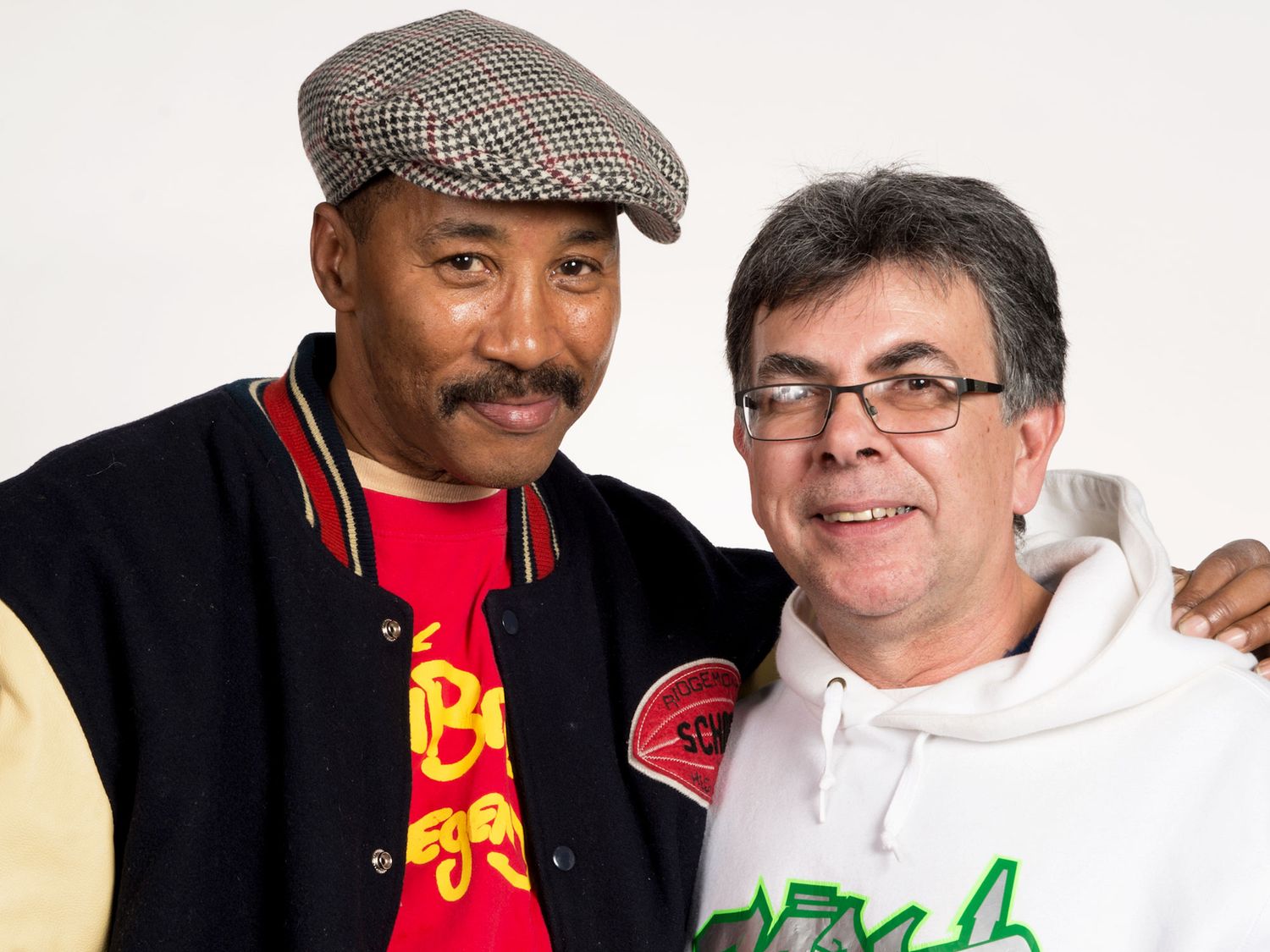 Les pionniers du Graffiti Darryl McCray alias Cornbread et Demetrius alias Taki 183 réunis sur la même photo, un grand moment d’histoire capturé par le photographe Pete Duvall (theartblog.org).
