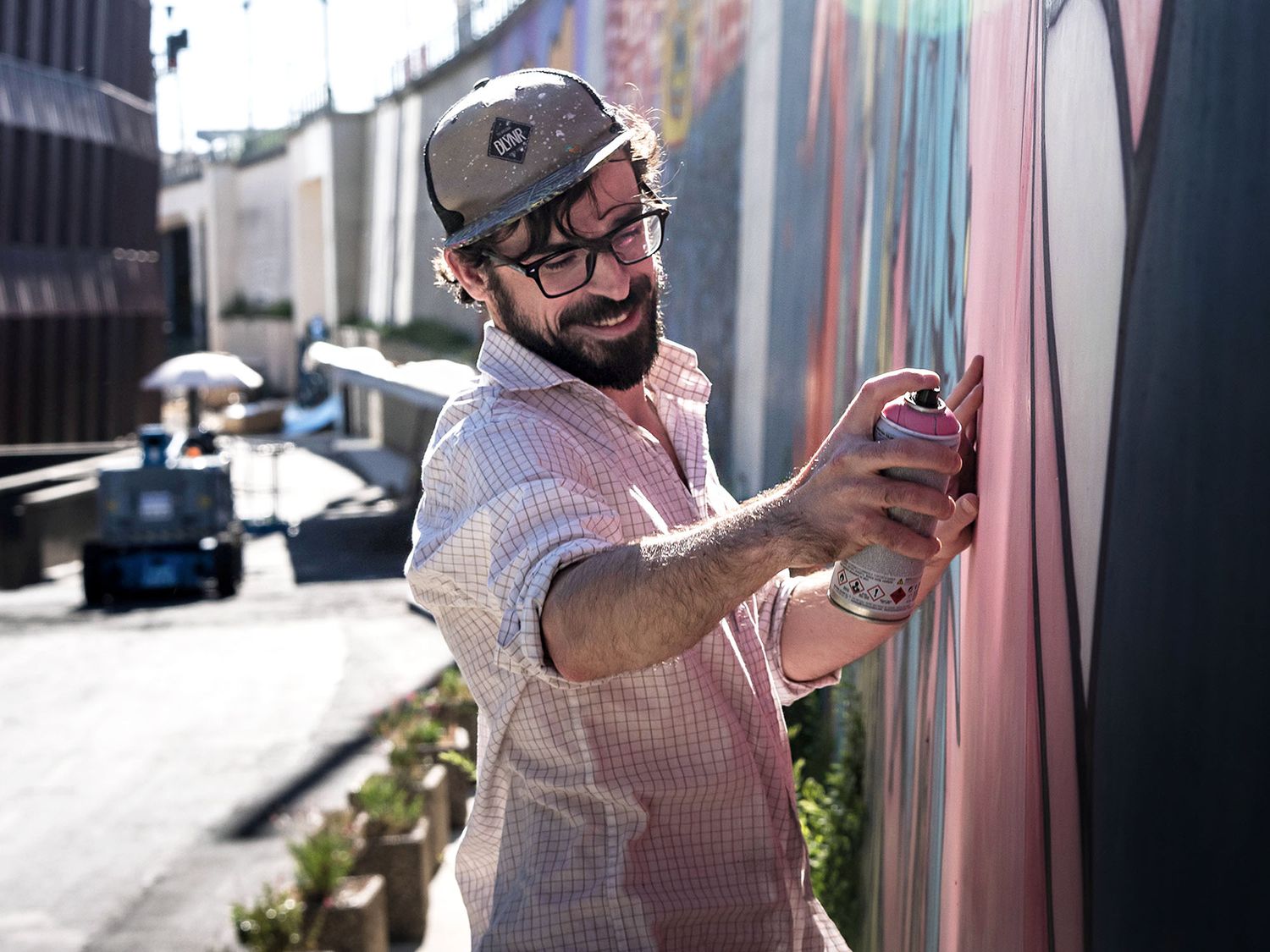 Depuis ses débuts avec le crew parisien ODV, puis son entrée dans le crew CBS de Los Angeles, Kanos n’a cessé de tisser des liens avec la scène du Graffiti, et toujours avec le sourire (© Fabe Collage).