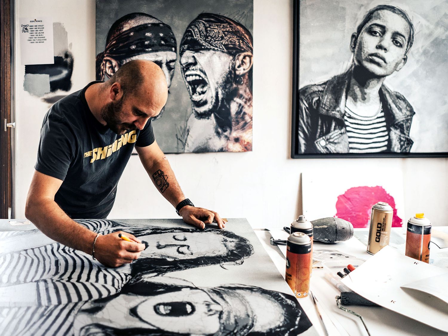 Bien qu’étant habitués à intervenir dans la rue de manière volontaire, les artistes urbains réalisent des œuvres en atelier qui permettent de retransmettre l’énergie et l’émotion de leur travail (©Kelu Abstract).