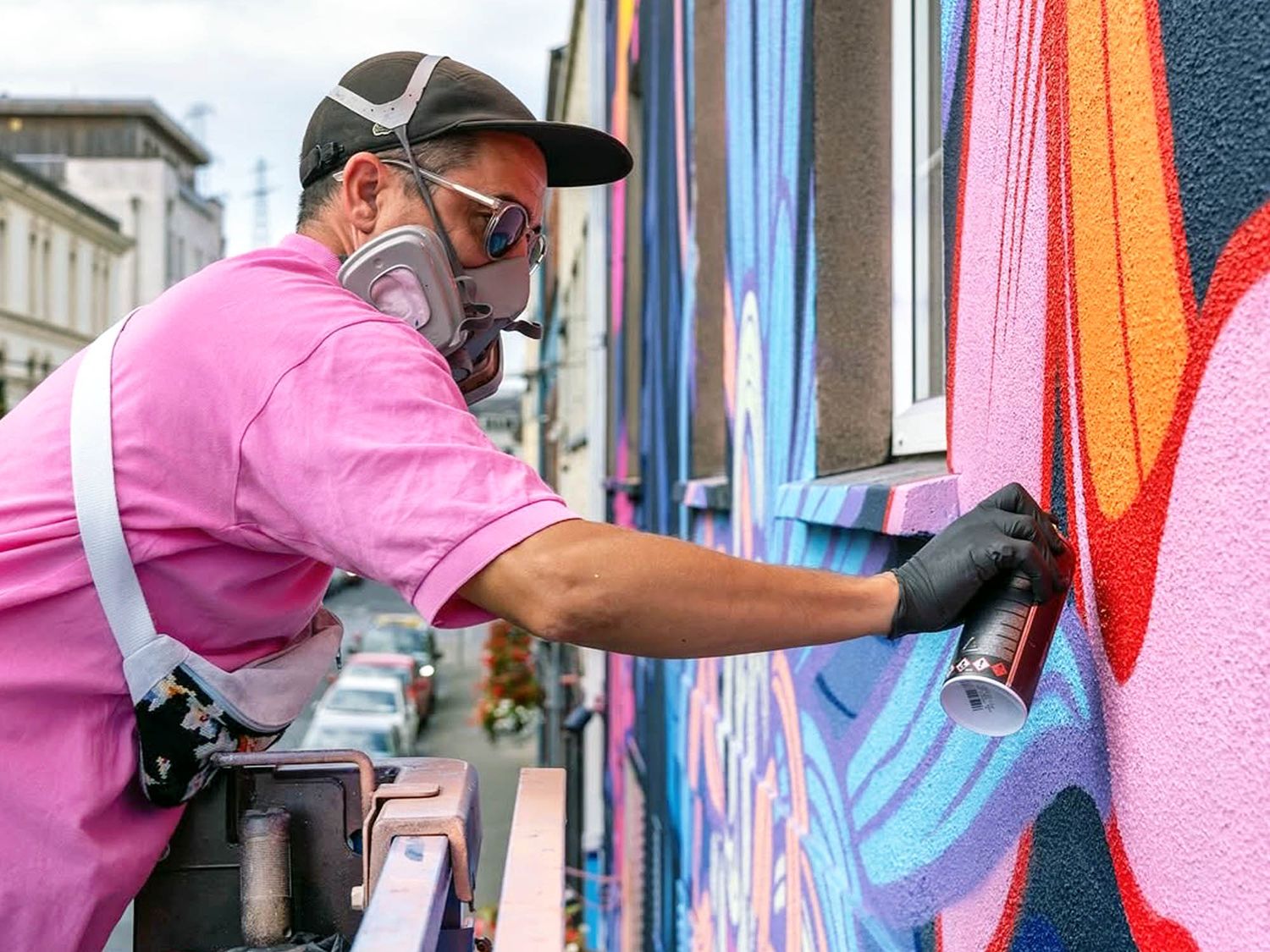 La réalisation de fresques murales grand format est sans doute la pratique préférée des street artistes, mais leur travail en atelier permet d’acquérir un véritable fragment de leur création (©Hannah Judah).
