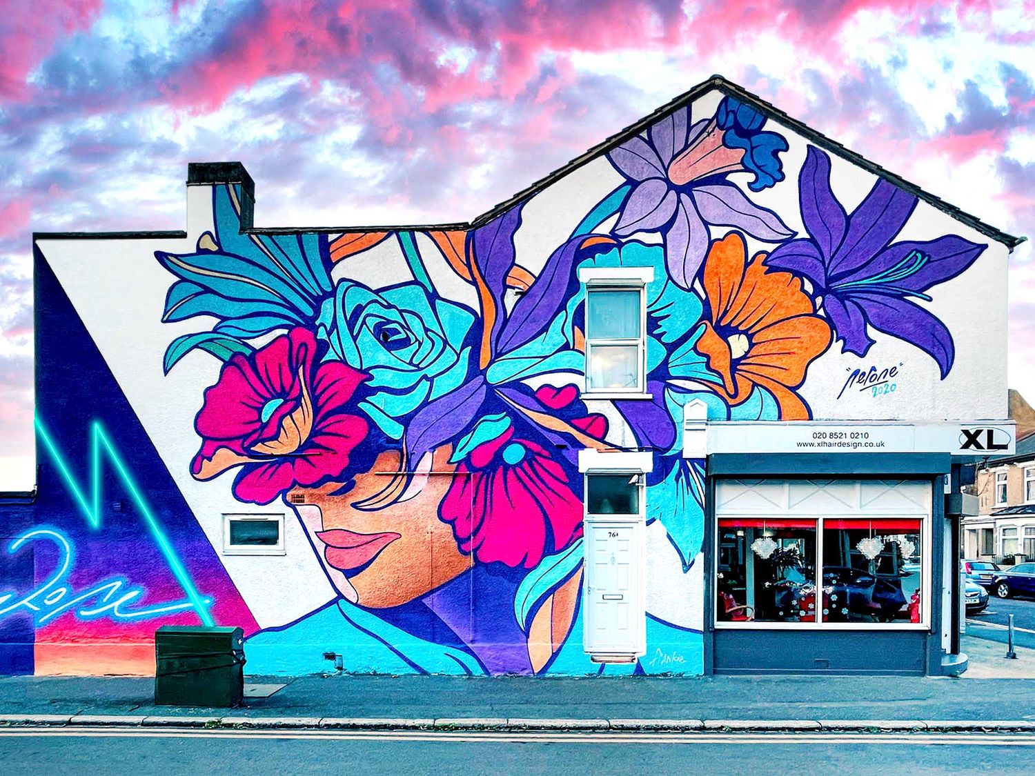 Après quelques années à Paris, l’artiste s’est tout naturellement tourné vers Londres pour y développer son réseau artistique, ce qui lui a permis de réaliser de nombreuses fresques murales.