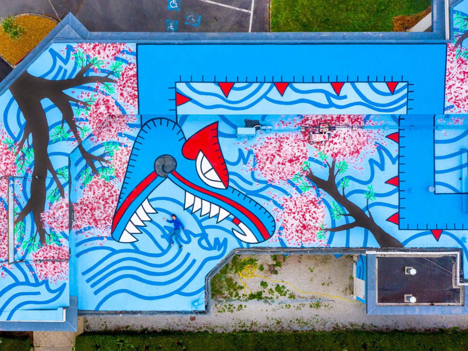In 2022, the artist Oré created a monumental fresco of more than 500m2 on the roof of the thermal baths of Bagnoles de l'Orne, a huge blue Quetzalcóatl made on a background of Japanese prints.