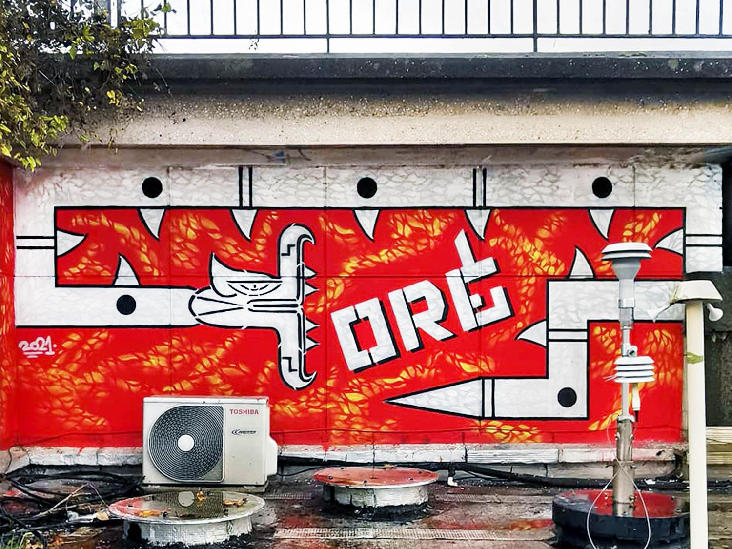 Inspired by his first trip to Mexico, Oré chose the iconic image of the Quetzalcóatl from the pre-Columbian culture, which he reinterpreted to accompany his initial graffiti pseudonym.