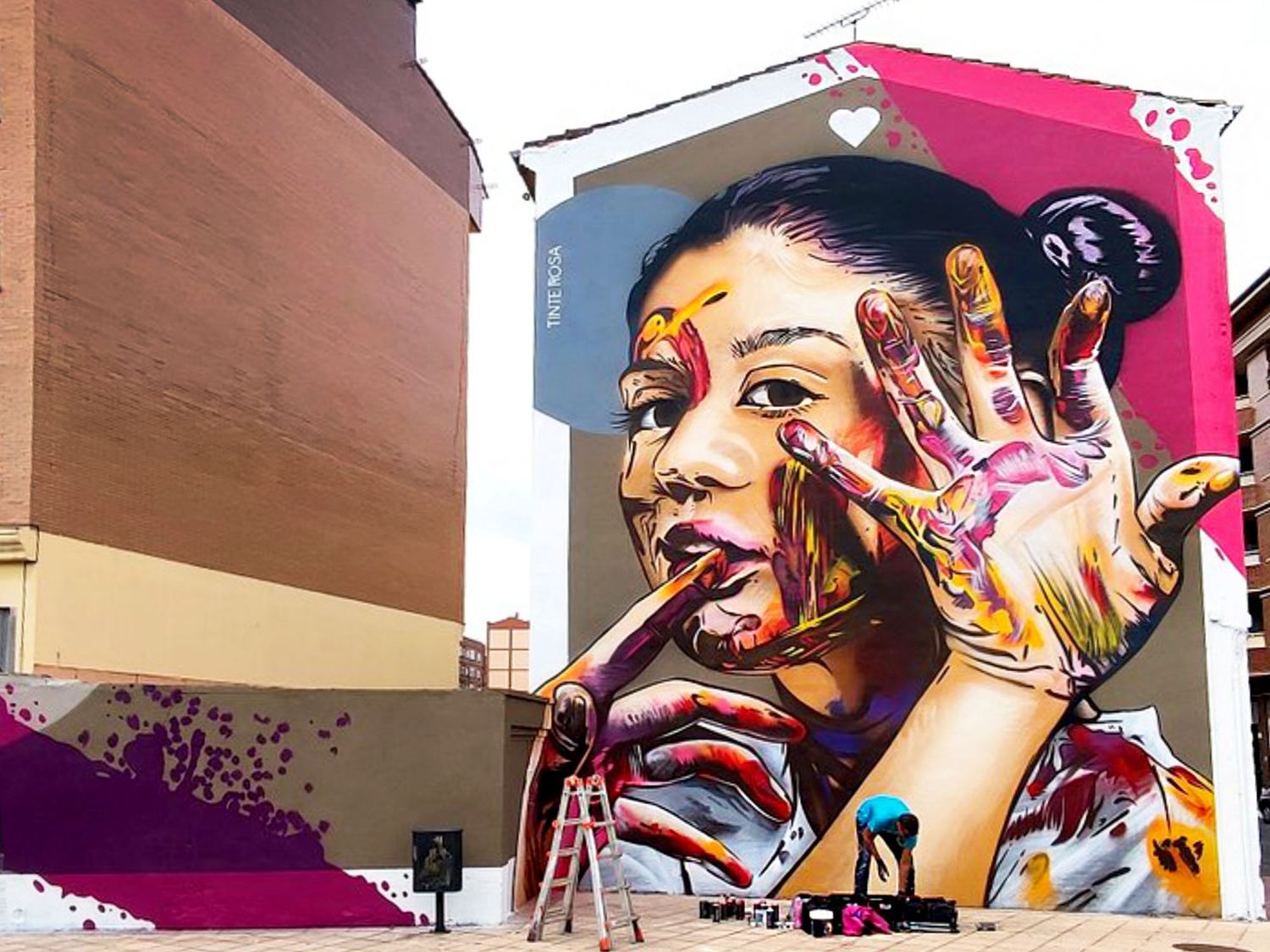 Cette fresque murale de Tinte Rosa est une des nombreuses fresques qu'il a réalisé pour embellir les rues de la ville de Burgos, toujours avec désintéressement et générosité (©Tinte Rosa).