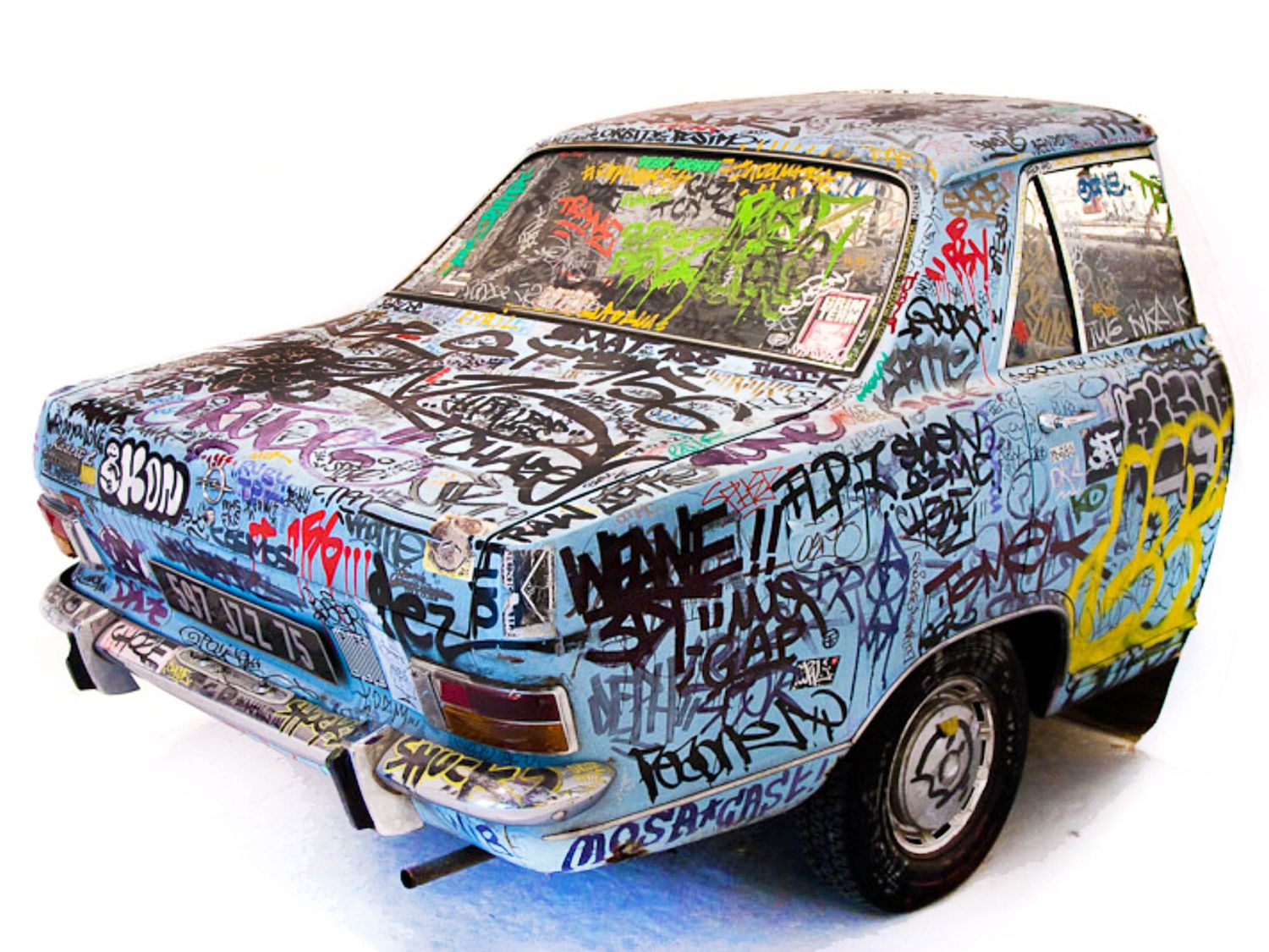 Photographie de l’œuvre d’Ikon lors de l’exposition "Graffiti, état des lieux" qui a eu lieu dans la Galerie du Jour d’Agnès b. en 2009, une grande réussite qui regroupa 30 artistes (©Lionel Belluteau).