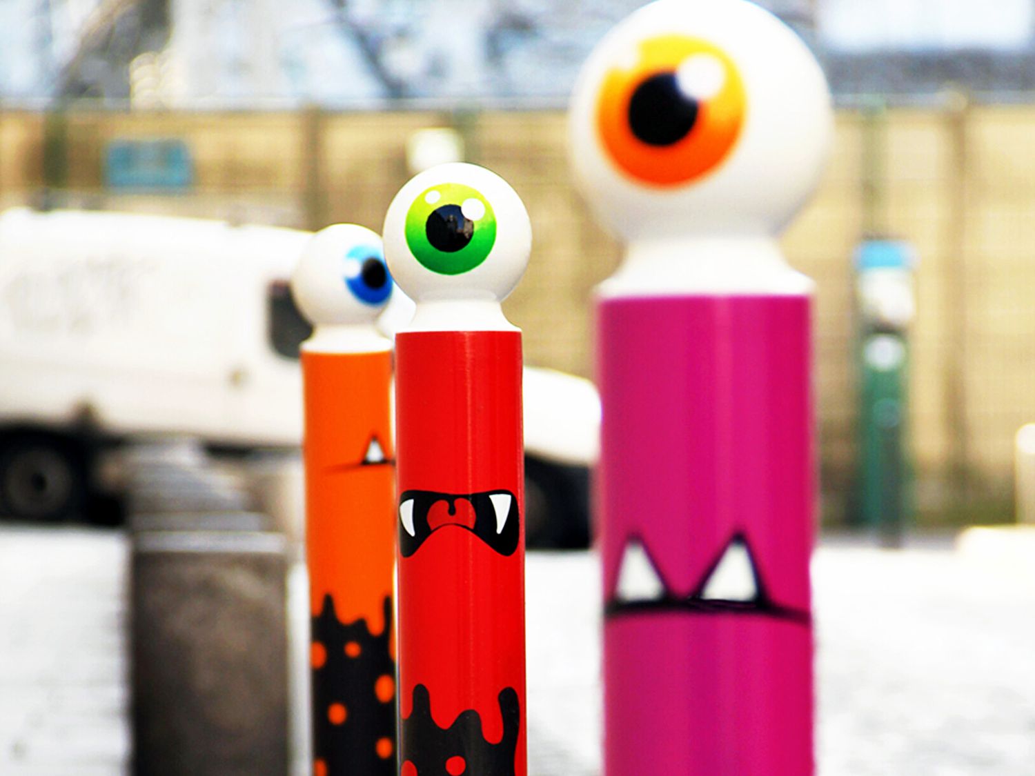 Réalisée il y a plus de 10 ans dans les rues du quartier de la Bastille à Paris, “The Stupid Monsters” est sans doute une des séries les plus emblématiques de l’artiste pour le public parisien.