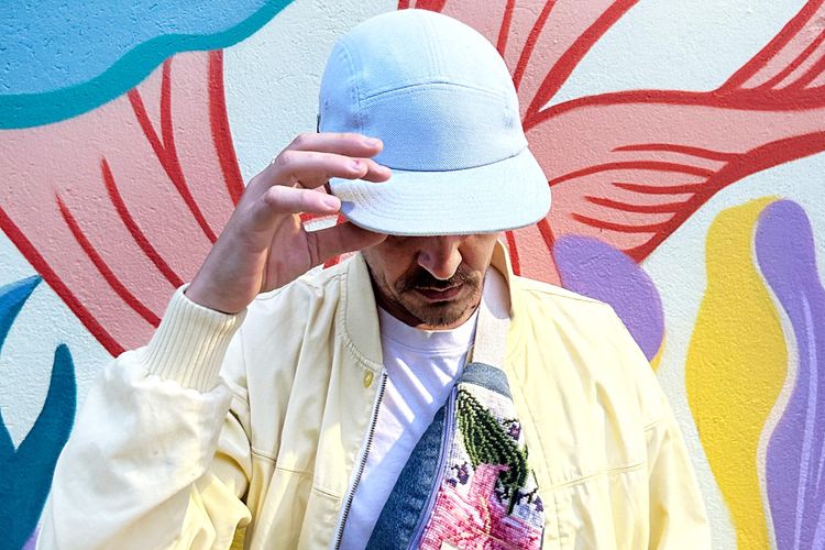 Nerone: “Les fleurs que je peins représentent le cycle de la vie”
